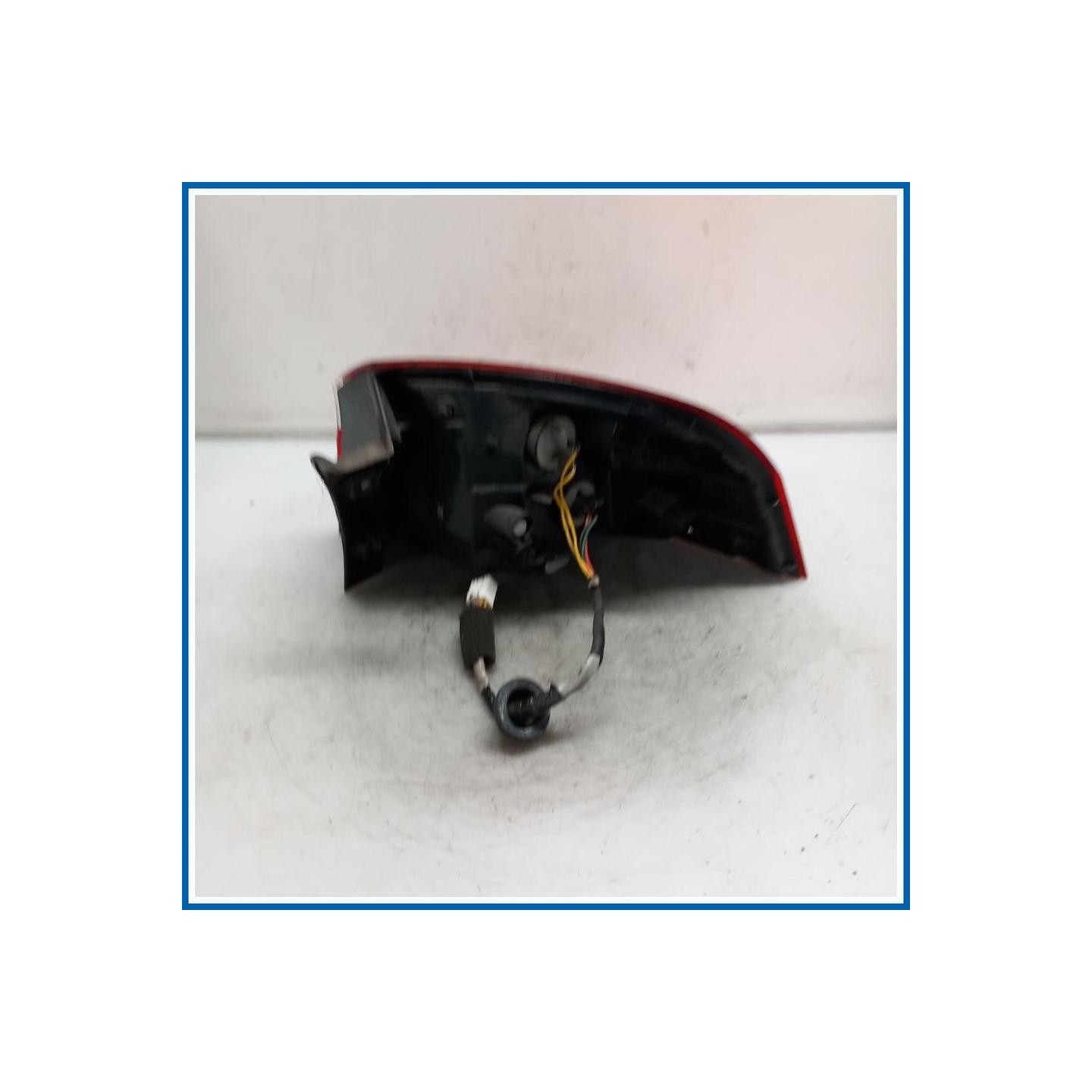 Fanale est. LAMP ASSY-REAR COMB OUTSIDE,LH | sx. | post. KIA Rio III