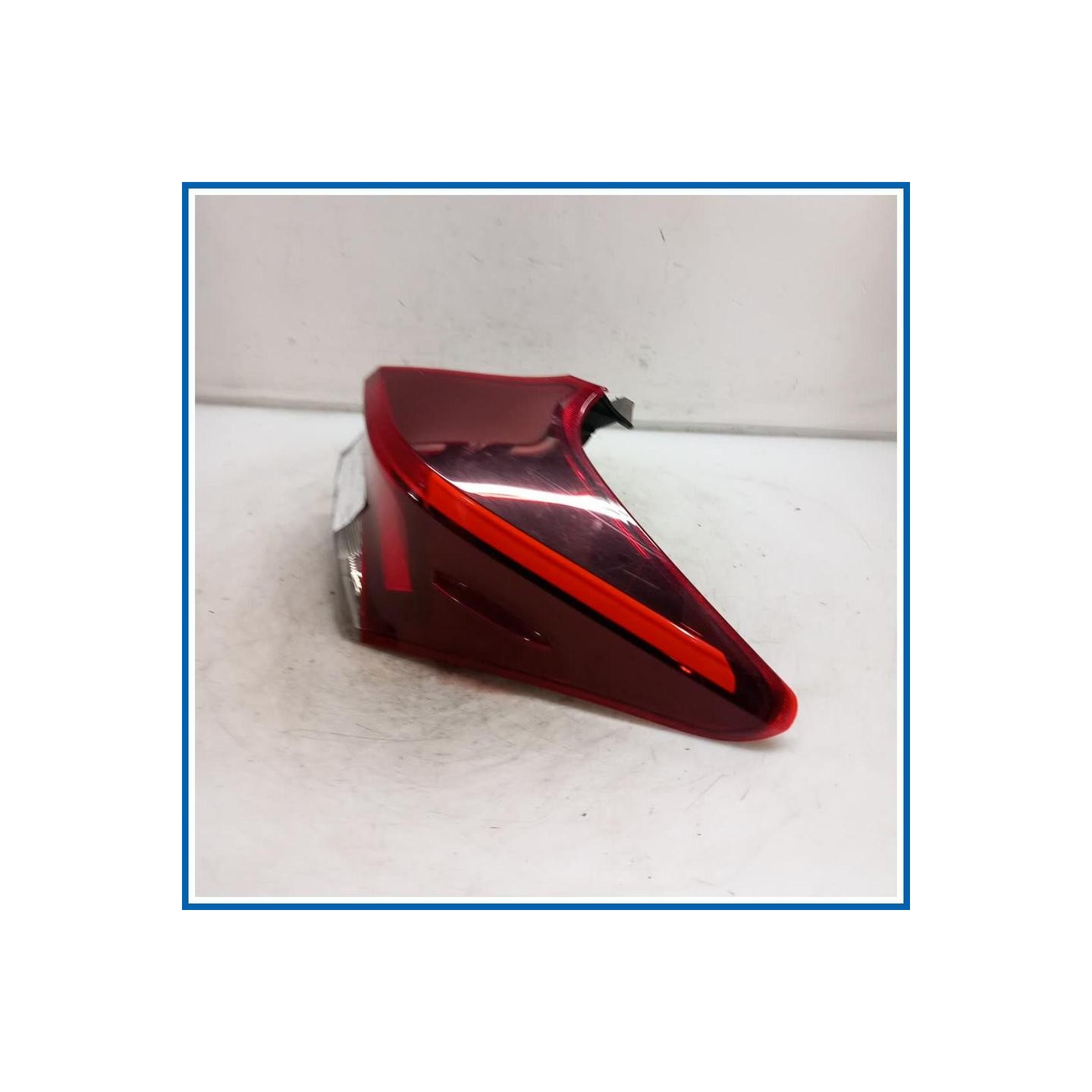 Fanale est. FANALE POST.DX | dx. | post. TOYOTA Auris II