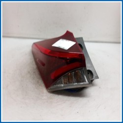 Fanale est. PLASTICA POST.SX | sx. | post. TOYOTA Auris II