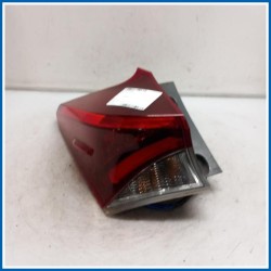 Fanale est. PLASTICA POST.SX | sx. | post. TOYOTA Auris II