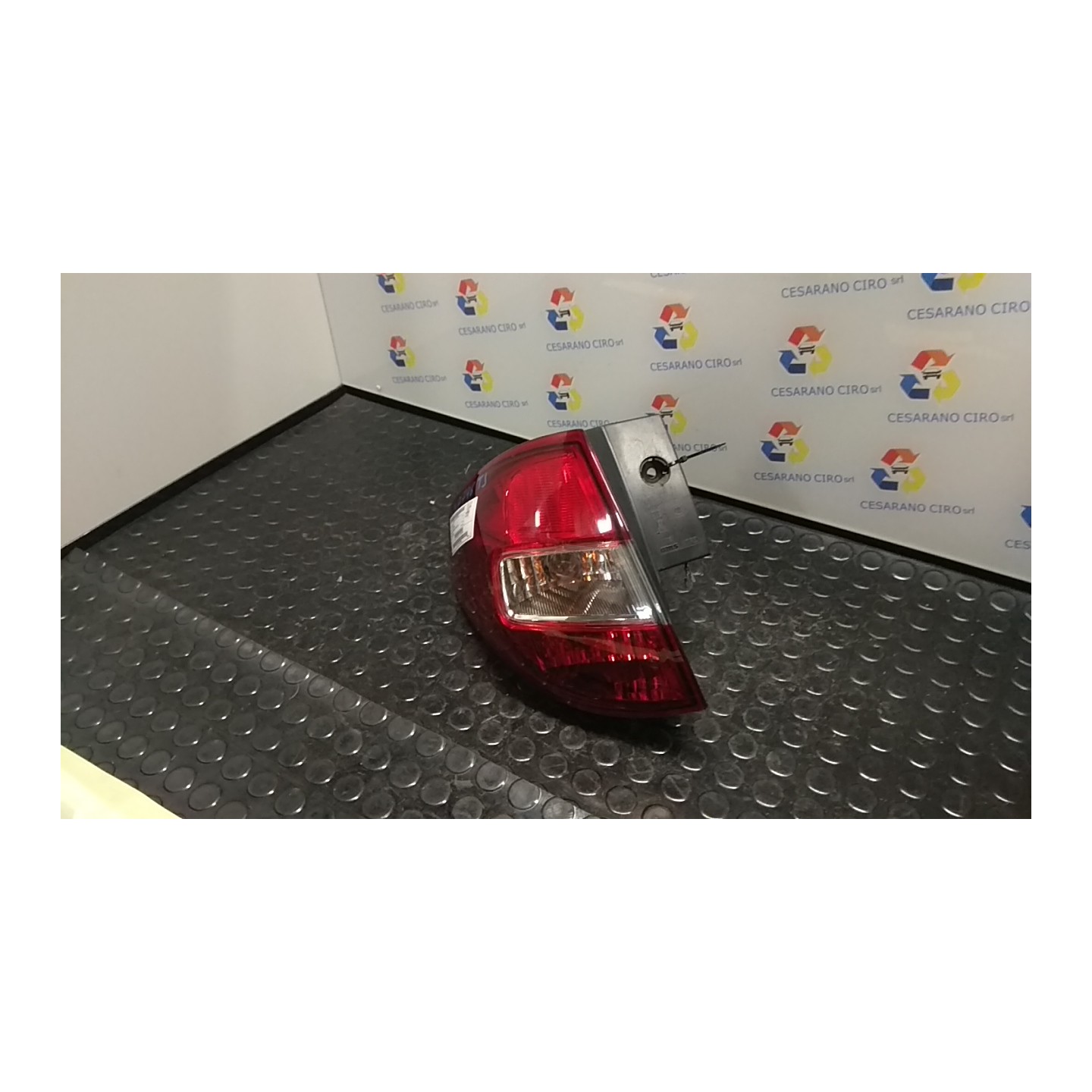 FANALE POST. PARTE EST. SX. 014 RENAULT KOLEOS (05/08-) M9RG8 26555JY00A