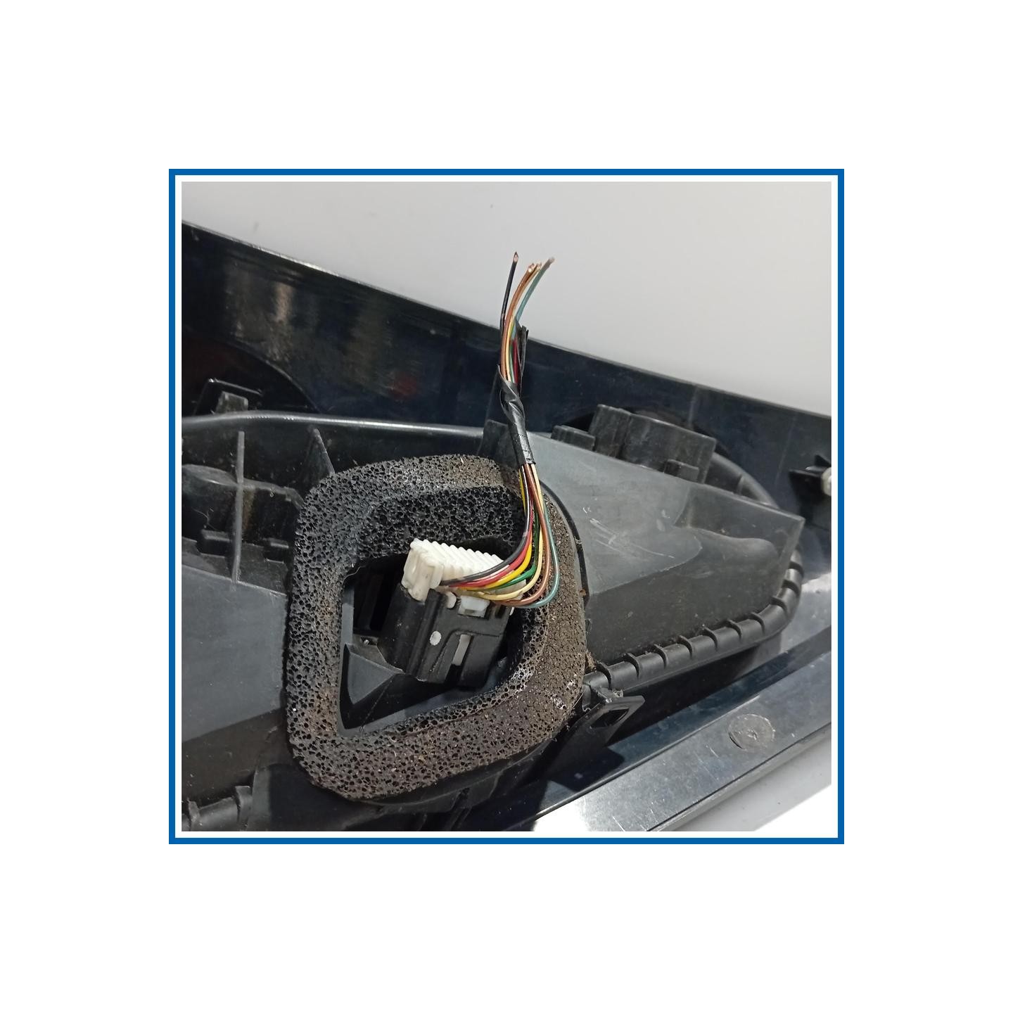 Fanale post. dx.CON PORTALAMPADA E CONNETTORE ESTERNO FONDO NERO CITROEN C1 (05/05>04/14