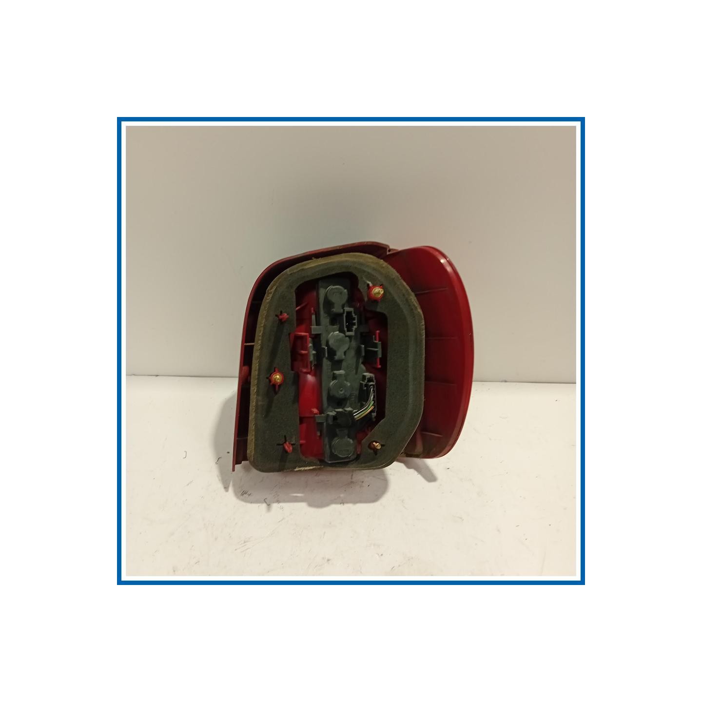 Fanale post. sx. CON PORTALAMPADA VOLKSWAGEN POLO 3A SERIE (11/94>09/01