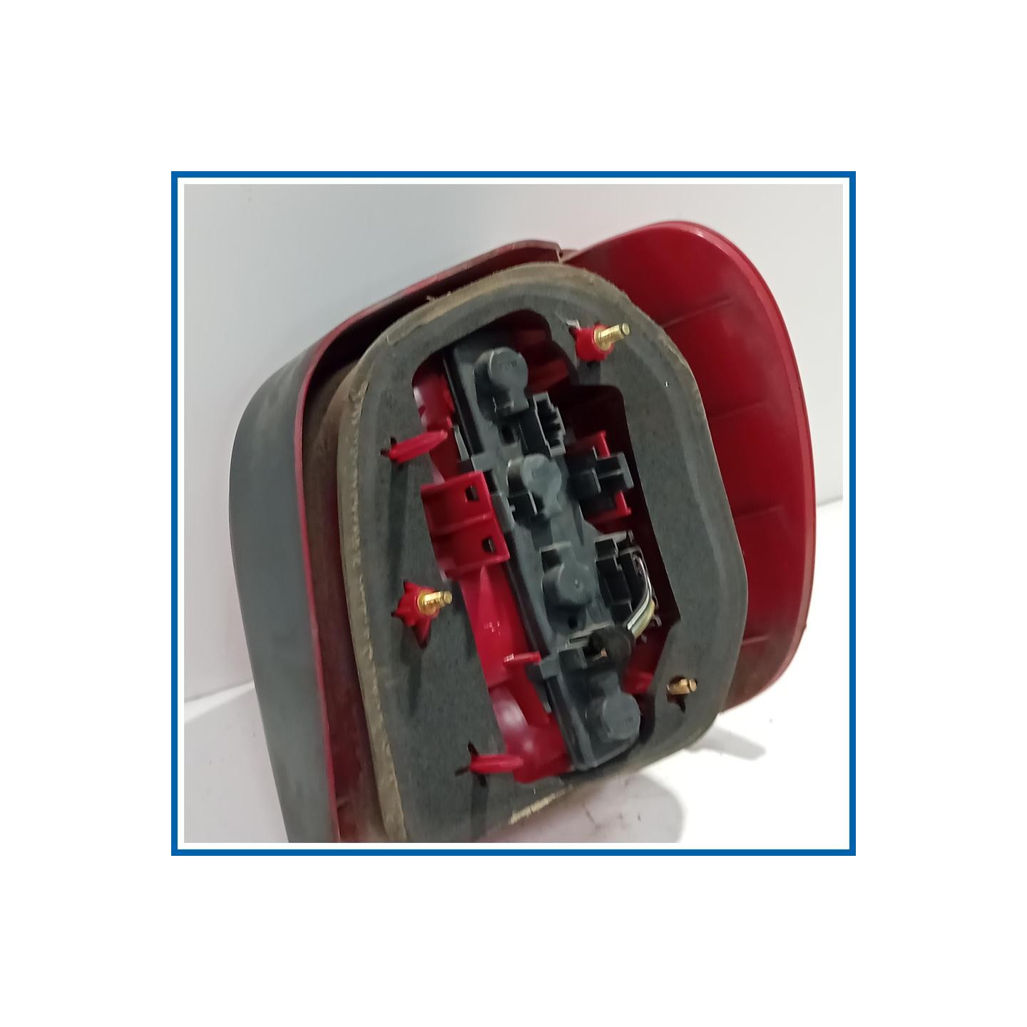 Fanale post. sx. CON PORTALAMPADA VOLKSWAGEN POLO 3A SERIE (11/94>09/01