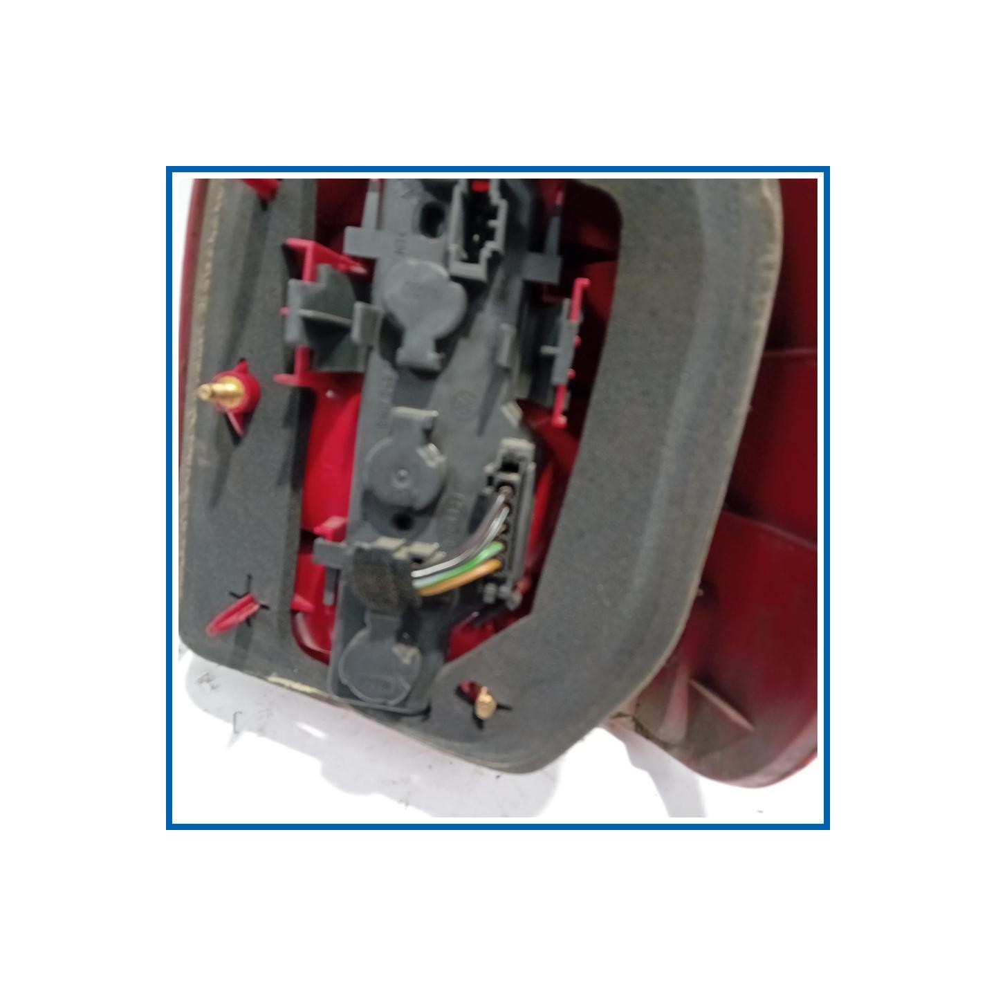 Fanale post. sx. CON PORTALAMPADA VOLKSWAGEN POLO 3A SERIE (11/94>09/01
