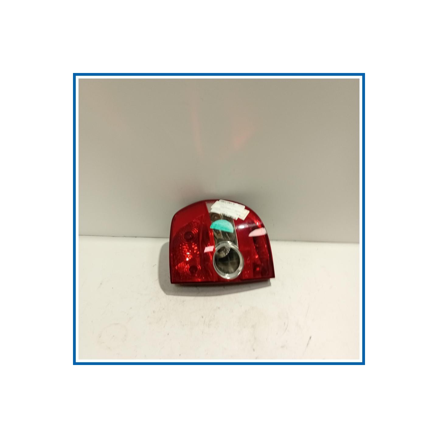 fanale post. dx. CON PORTALAMPADA E CONNETTORE  VOLKSWAGEN FOX (5Z) (04/05>07/11
