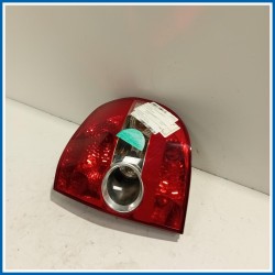 fanale post. dx. CON PORTALAMPADA E CONNETTORE  VOLKSWAGEN FOX (5Z) (04/05>07/11