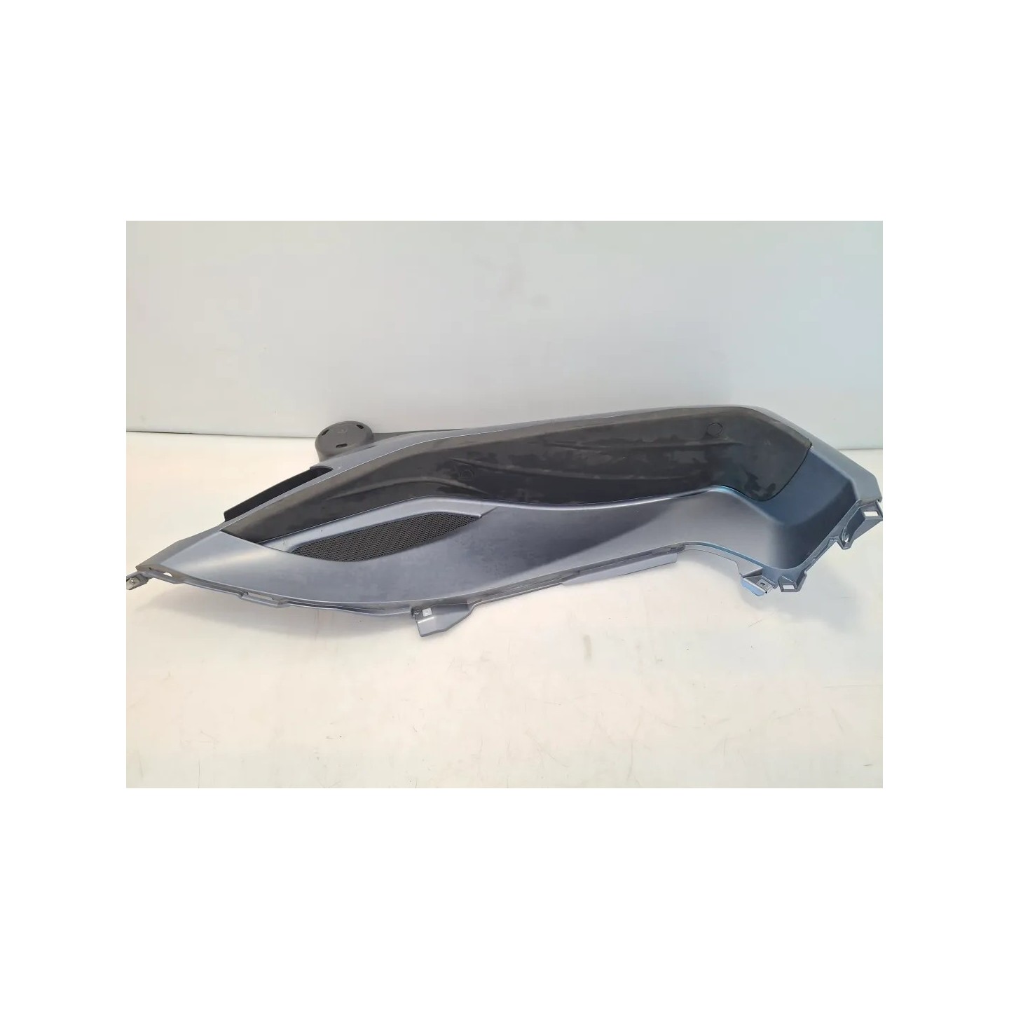 Pedana appoggiapiede anteriore Piaggio MP3 300 (14-21) MP3 300 hpe ABS Sinistro