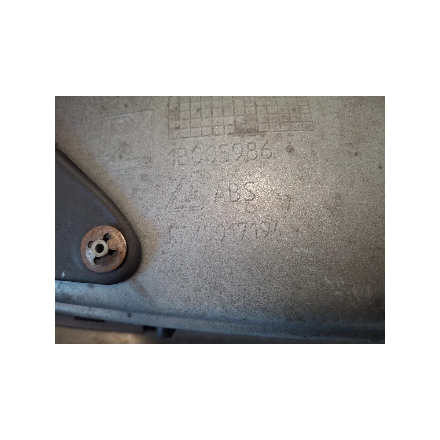 Pedana appoggiapiede anteriore Piaggio MP3 300 (14-21) MP3 300 hpe ABS Sinistro