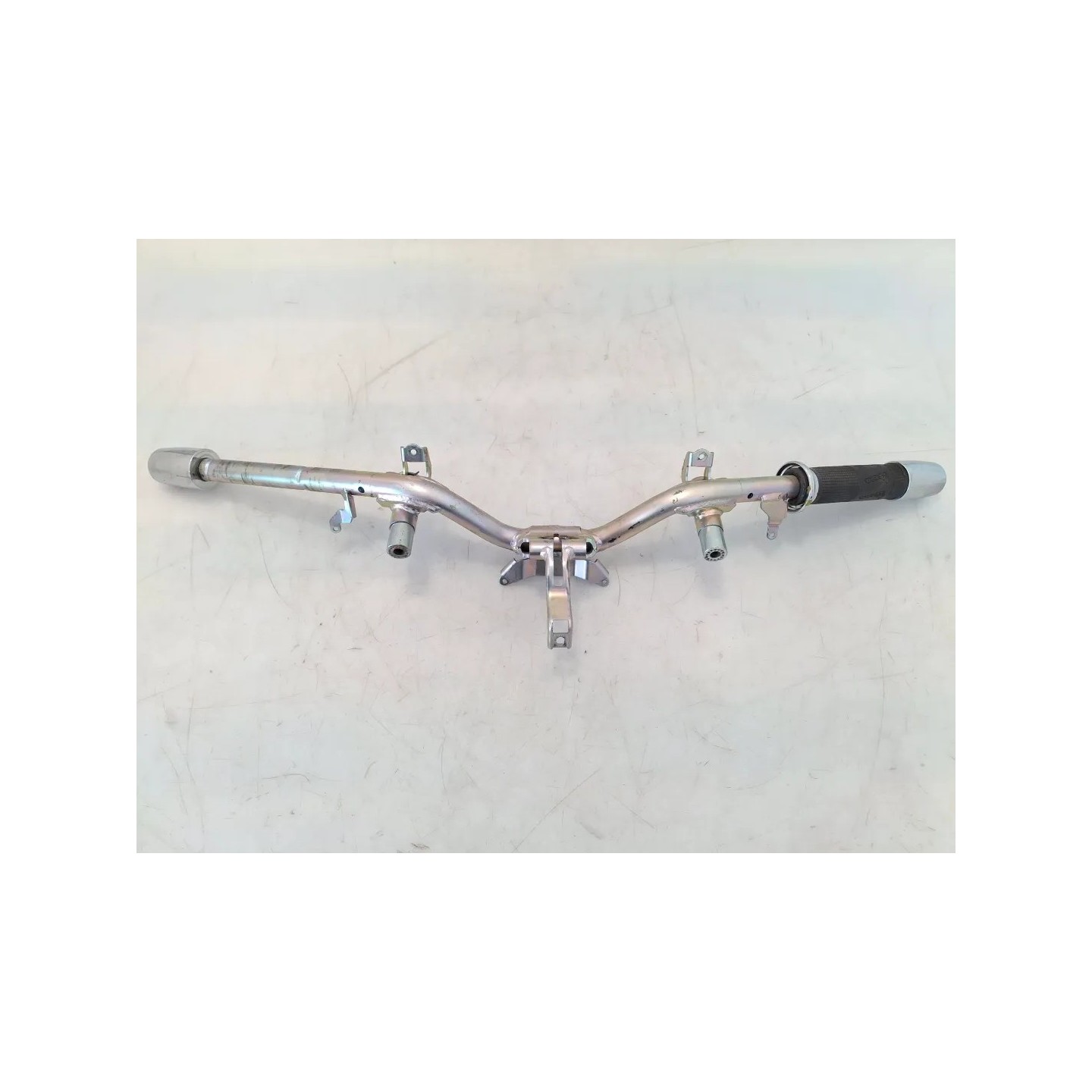 Manubrio Piaggio Vespa 300 GTS hpe (E5) Vespa 300 GTS hpe Super ABS 