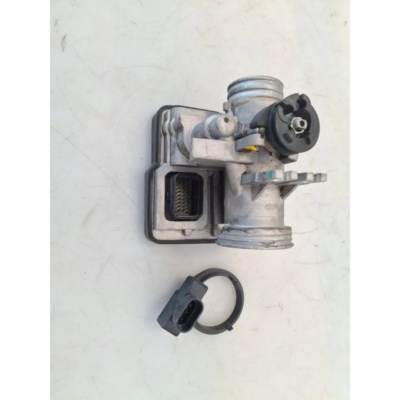 Corpo farfallato Piaggio Vespa 300 GTS hpe (E5) Vespa 300 GTS hpe Super ABS 