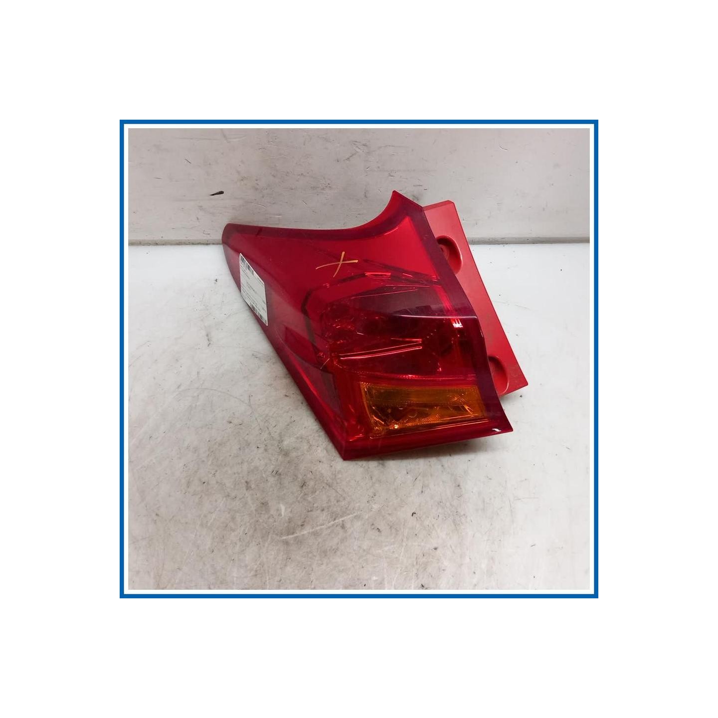 Fanale est. post. sx. TOYOTA Auris II