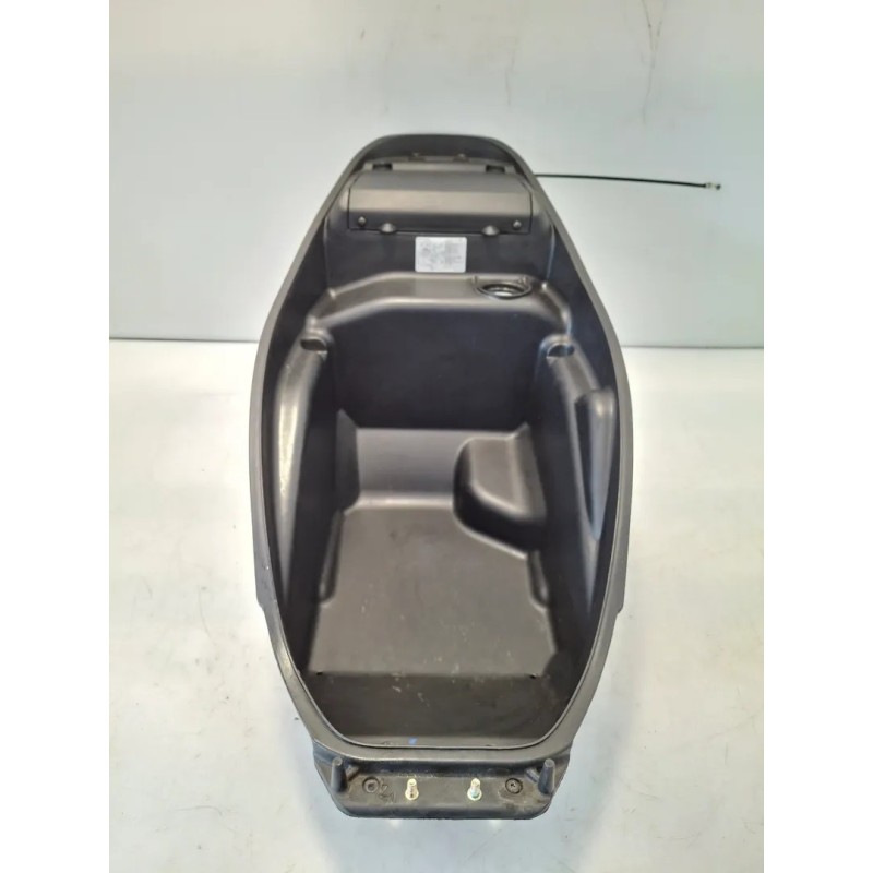 Vano porta casco Kymco Agility 50 R16+ 2T (E2) Agility 50 R16+ 2T 