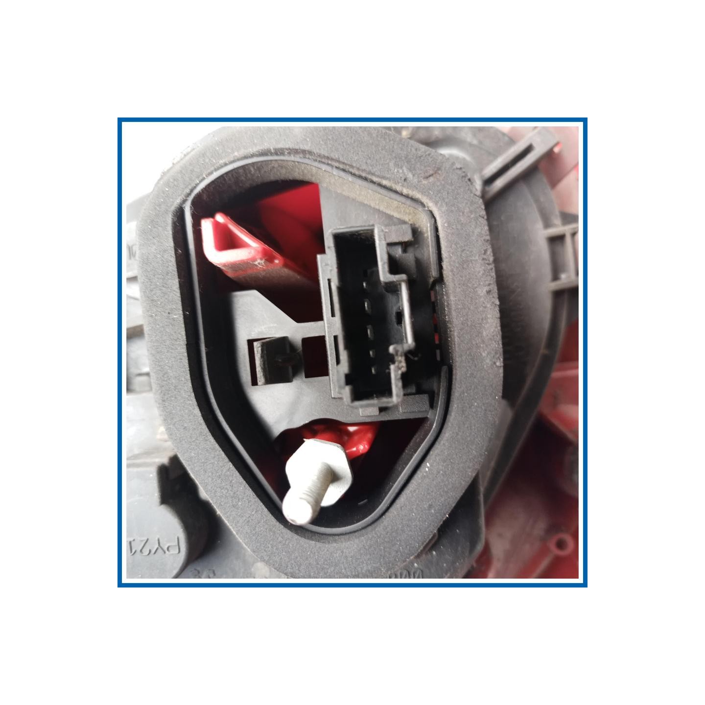 Fanale post. sx. PEUGEOT 208 (01/12>11/15