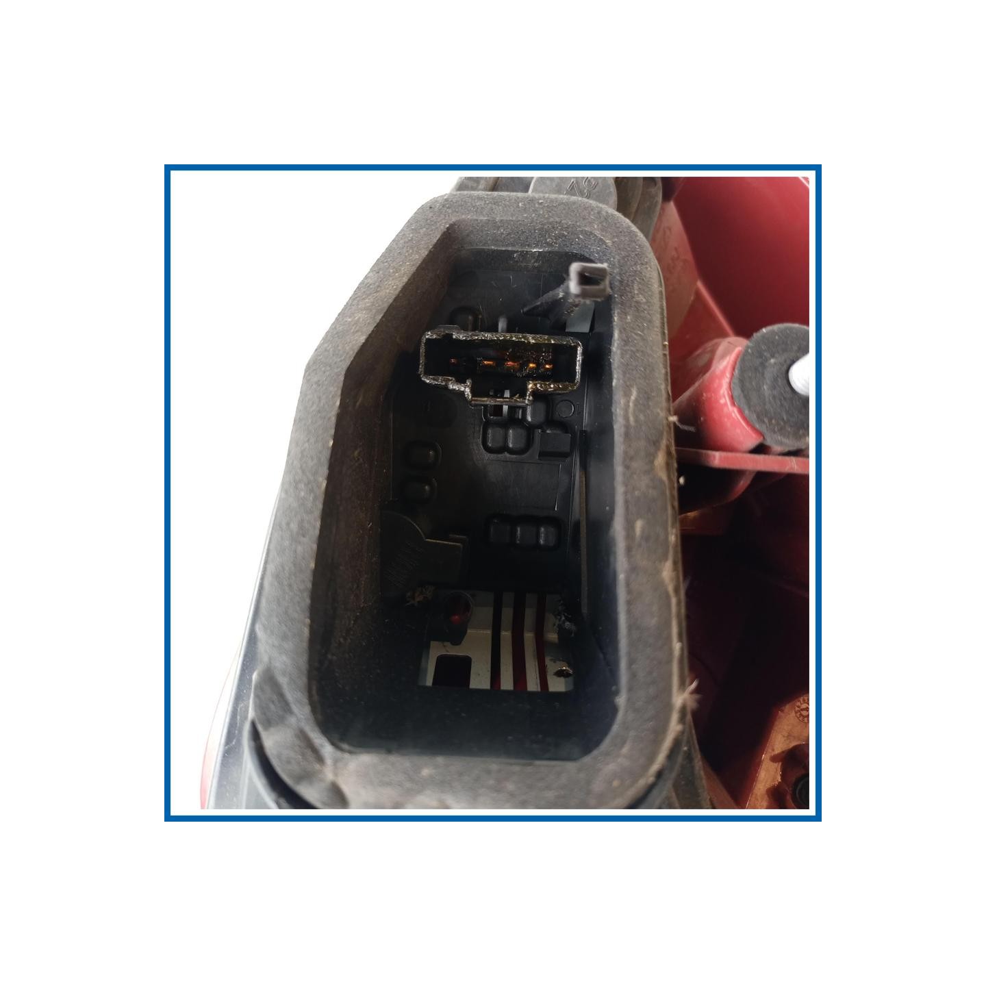 Fanale post. sx. PEUGEOT 207 (06/09>)