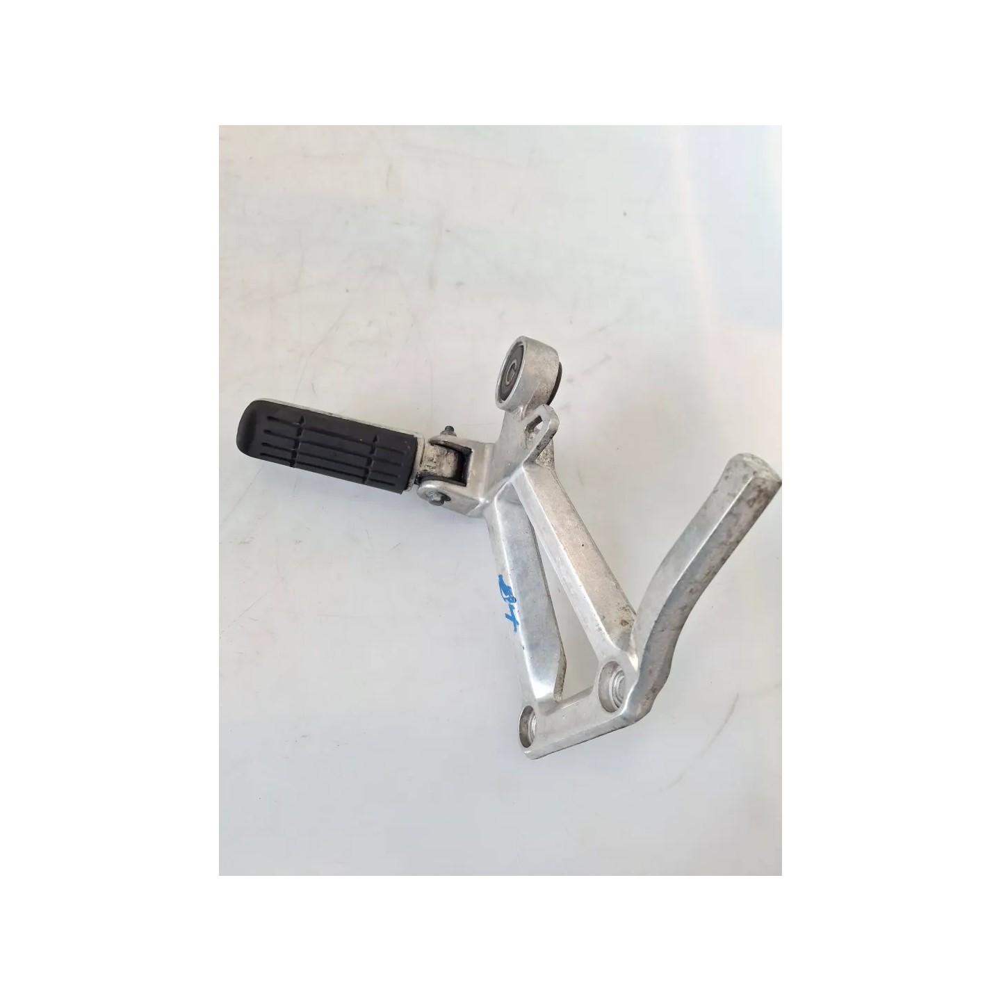 Supporto pedana appoggiapiede posteriore Yamaha FZS 600 FZS 600 Fazer Destro