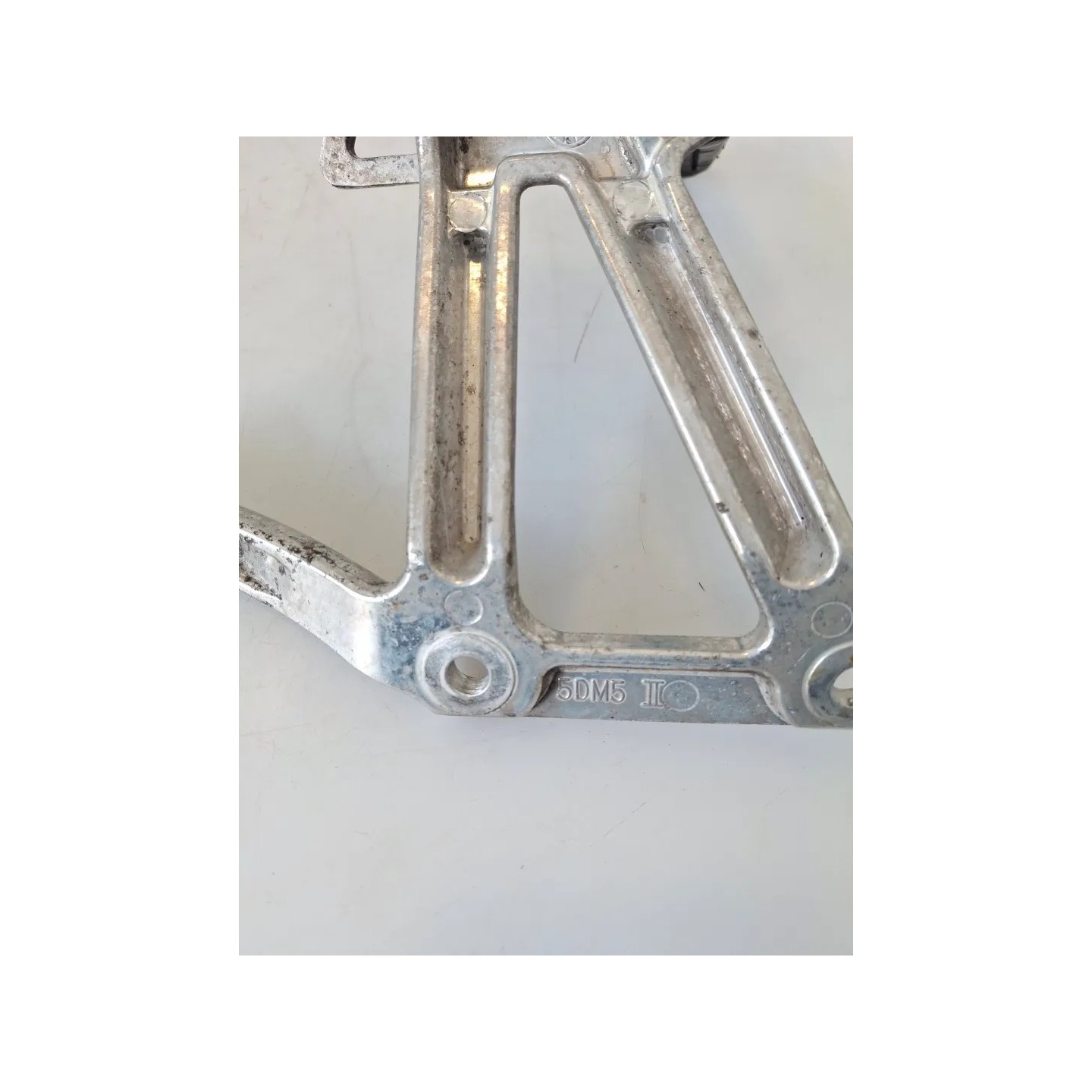 Supporto pedana appoggiapiede posteriore Yamaha FZS 600 FZS 600 Fazer Destro