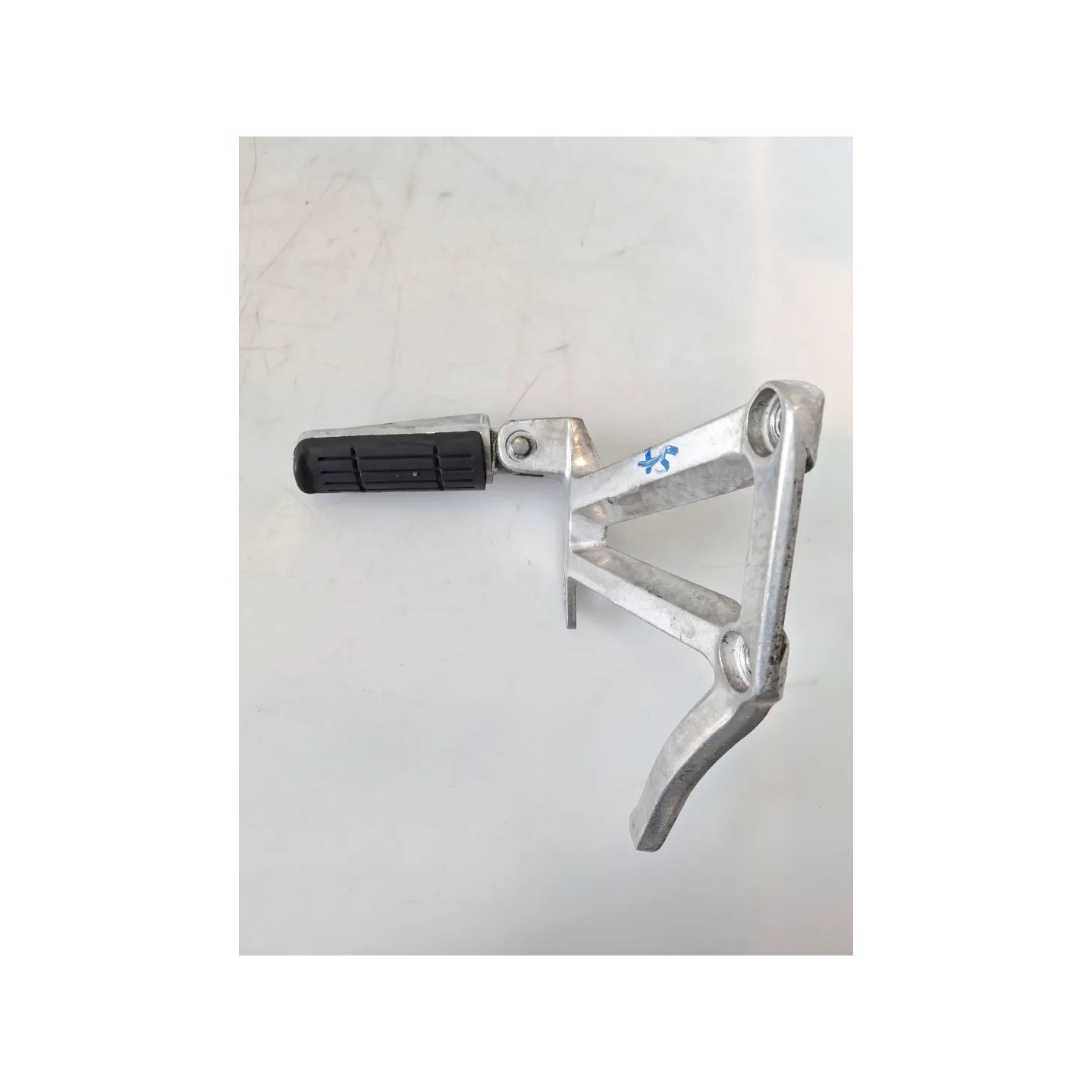 Supporto pedana appoggiapiede posteriore Yamaha FZS 600 FZS 600 Fazer Sinistro