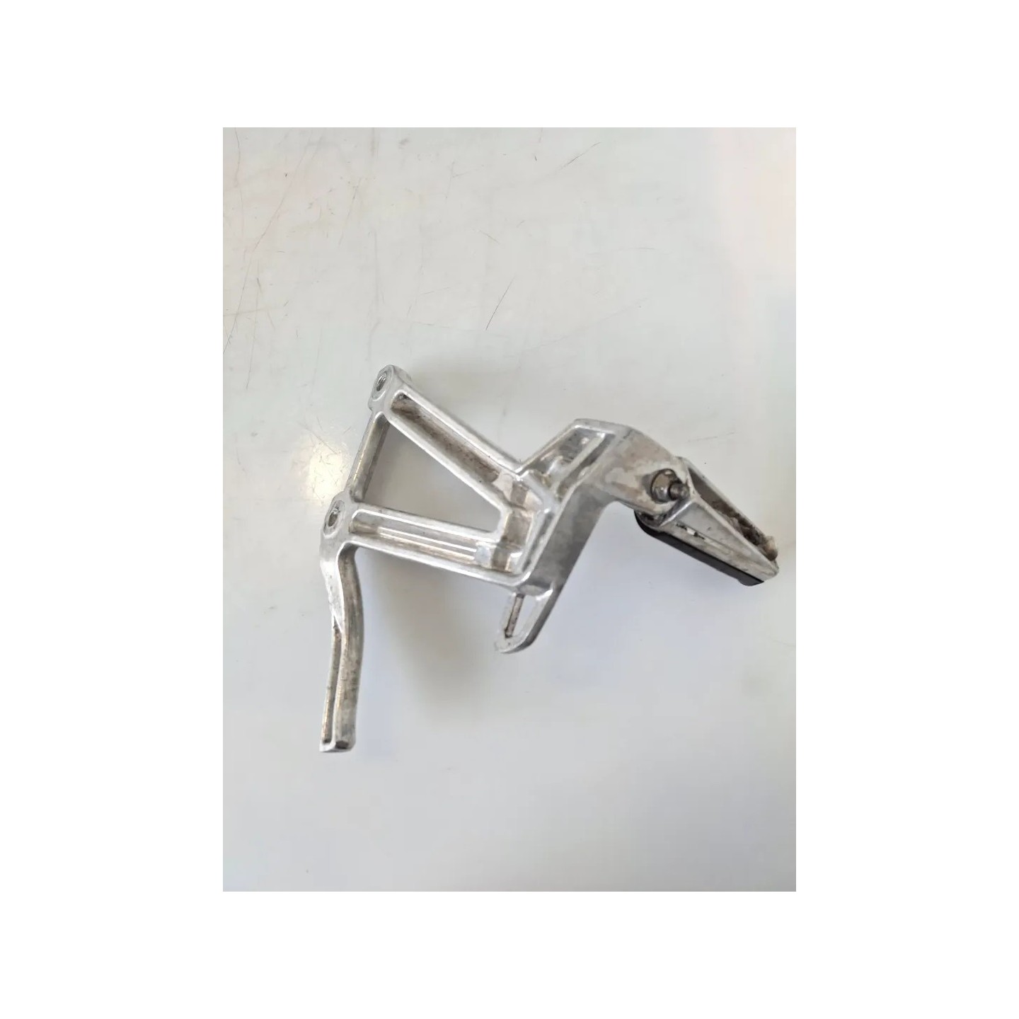 Supporto pedana appoggiapiede posteriore Yamaha FZS 600 FZS 600 Fazer Sinistro