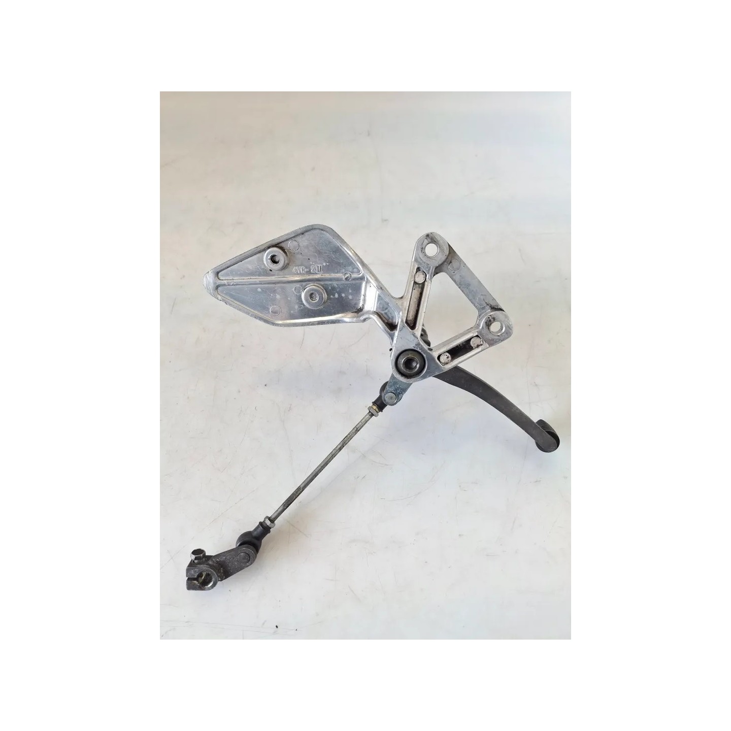 Supporto pedana appoggiapiede anteriore Yamaha FZS 600 FZS 600 Fazer Sinistro