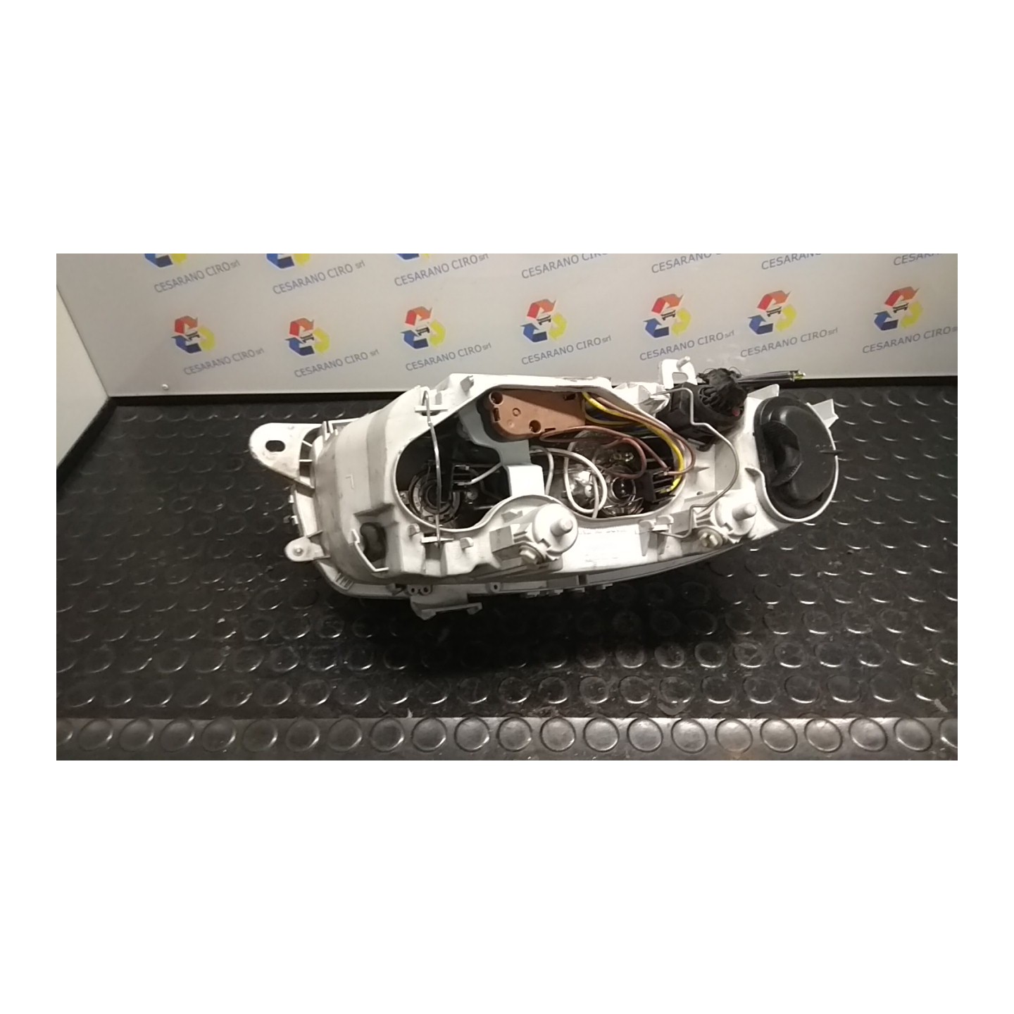 PROIETTORE SX. 106 ALFA ROMEO 147 (W8) (08/00-01/06) AR37203 46826196