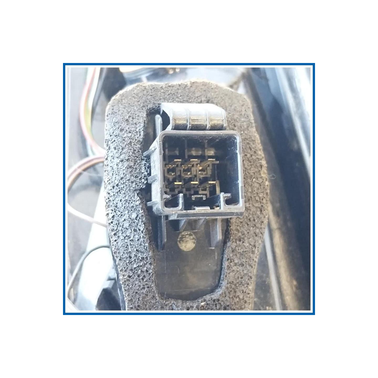 Fanale post. dx. FORD Fiesta V