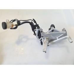 Supporto pedana appoggiapiede anteriore Bmw F 800 R (217) (E3) (09-15) F 800 R Destro