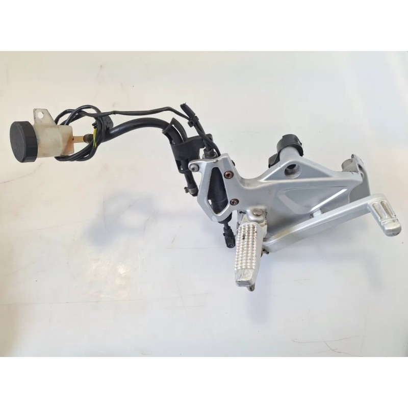 Supporto pedana appoggiapiede anteriore Bmw F 800 R (217) (E3) (09-15) F 800 R Destro