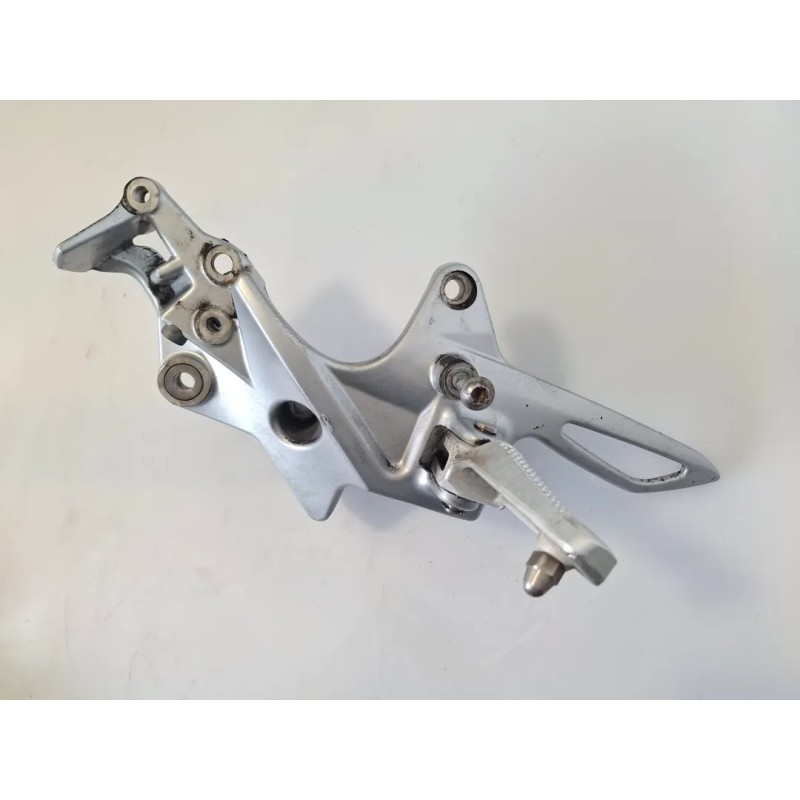 Supporto pedana appoggiapiede anteriore Bmw F 800 R (217) (E3) (09-15) F 800 R Sinistro