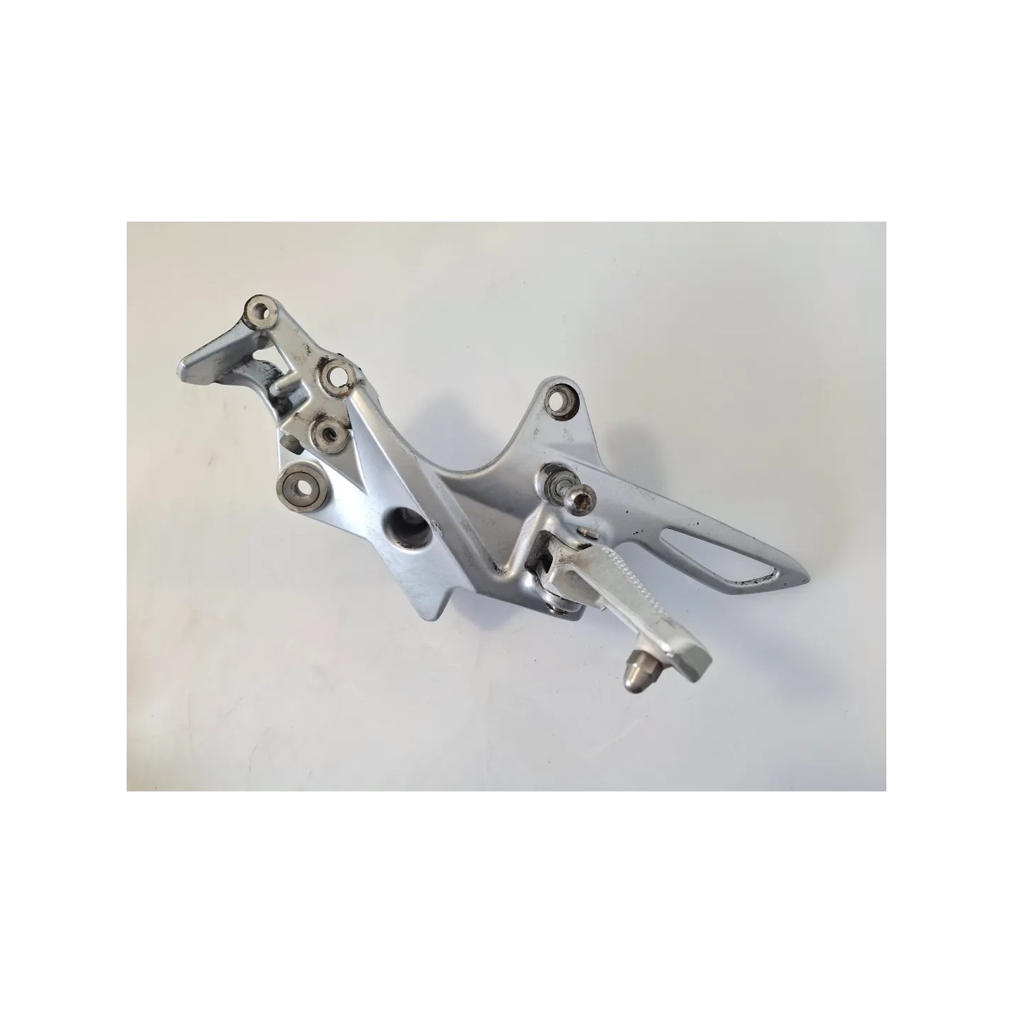 Supporto pedana appoggiapiede anteriore Bmw F 800 R (217) (E3) (09-15) F 800 R Sinistro