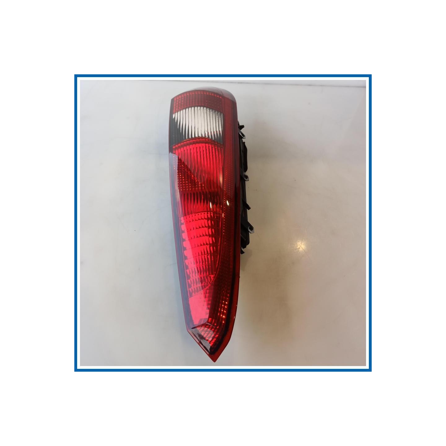 Fanale post. sx. FORD Fiesta V