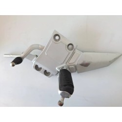 Supporto pedana appoggiapiede anteriore Yamaha FJR 1300 (16-) FJR 1300 AE Sinistro