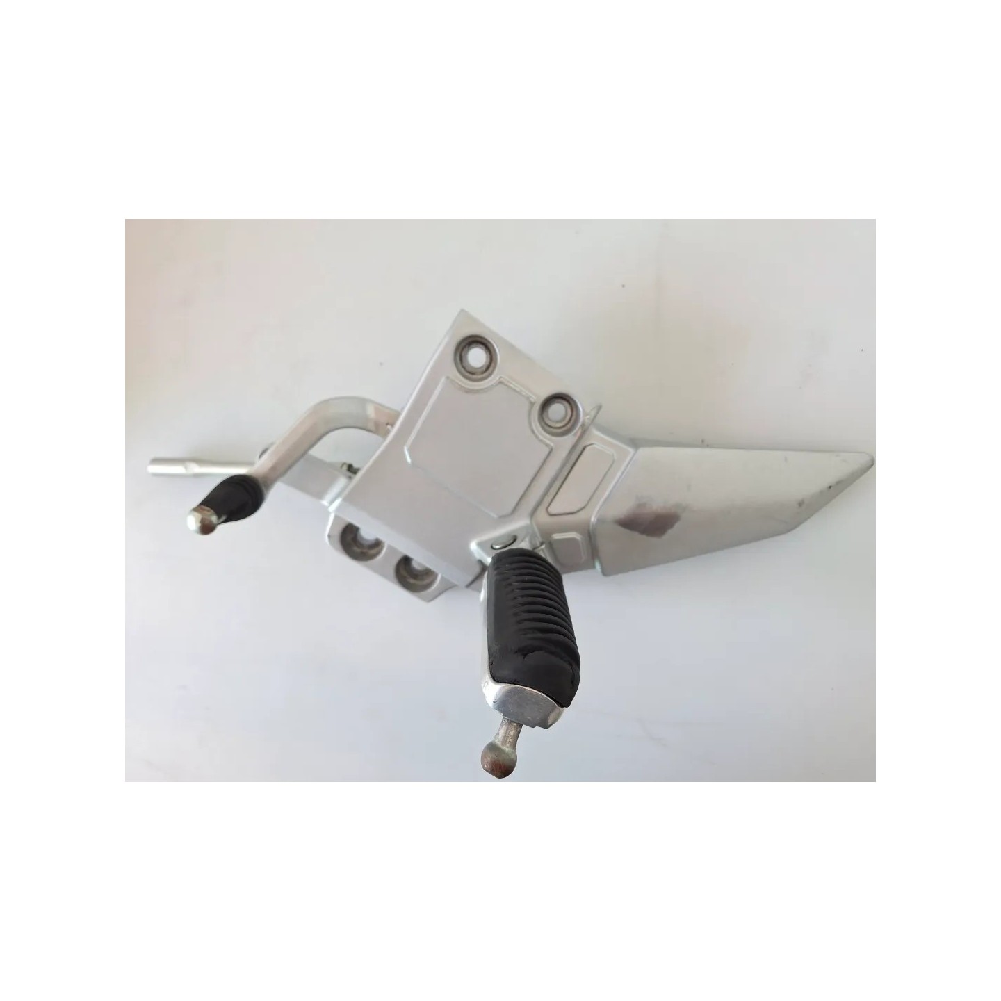 Supporto pedana appoggiapiede anteriore Yamaha FJR 1300 (16-) FJR 1300 AE Sinistro