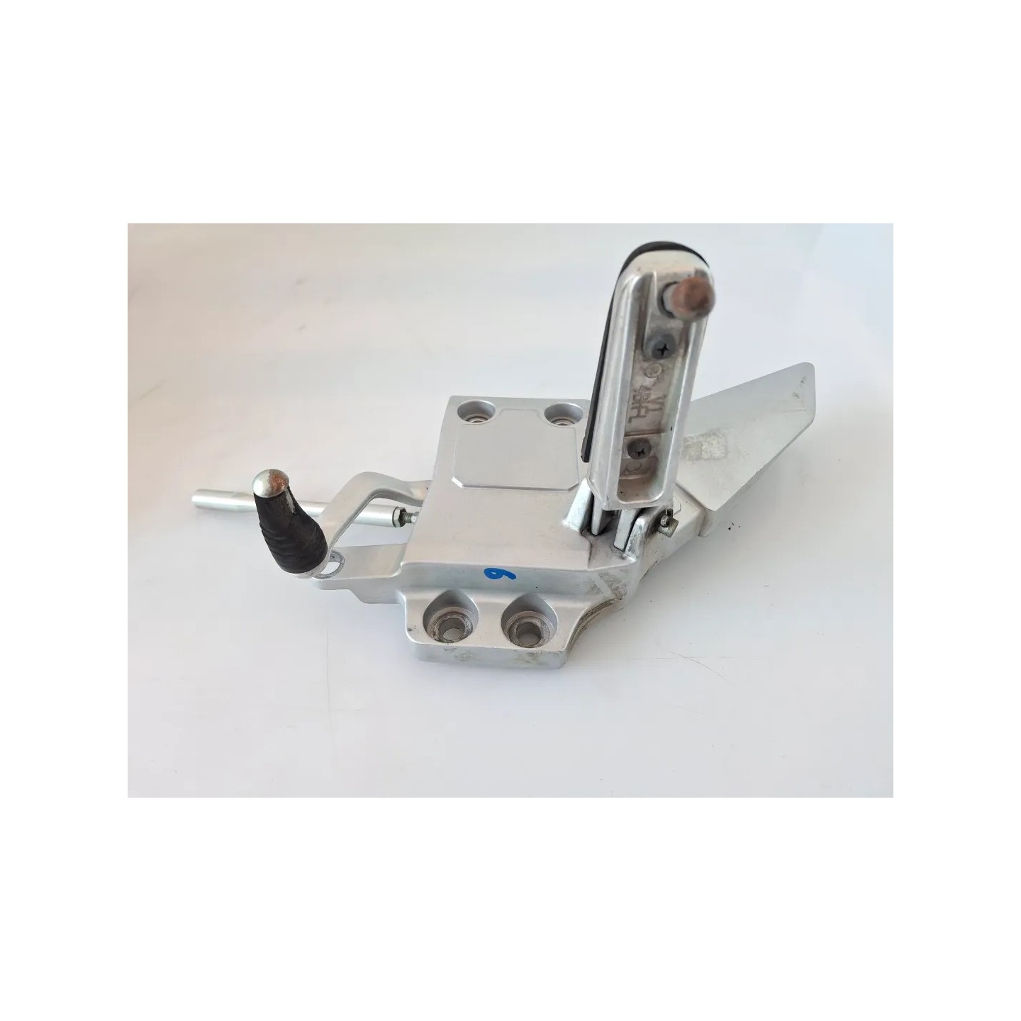 Supporto pedana appoggiapiede anteriore Yamaha FJR 1300 (16-) FJR 1300 AE Sinistro