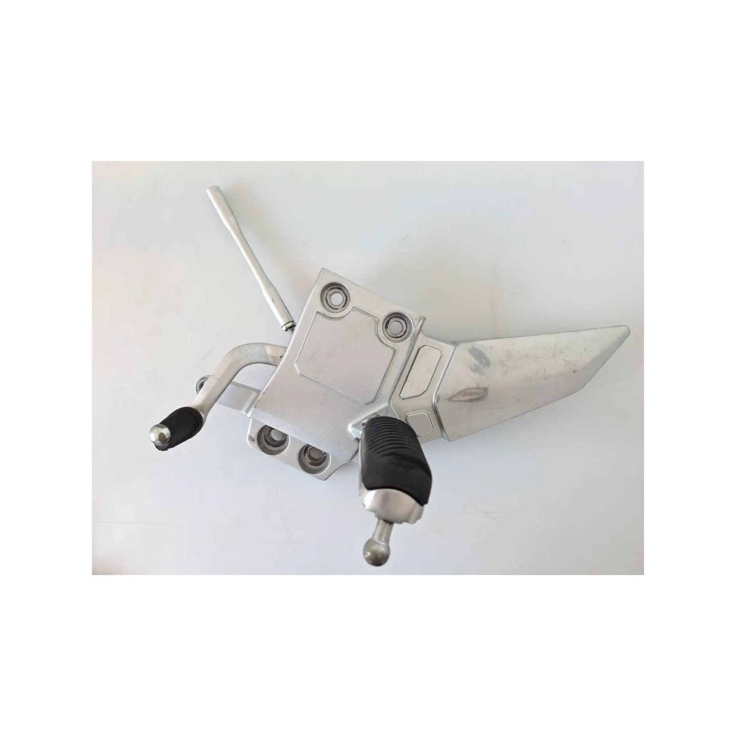 Supporto pedana appoggiapiede anteriore Yamaha FJR 1300 (16-) FJR 1300 AE Sinistro