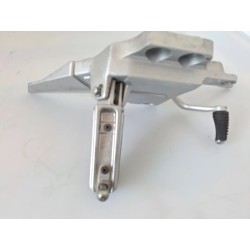 Supporto pedana appoggiapiede anteriore Yamaha FJR 1300 (16-) FJR 1300 AE Sinistro