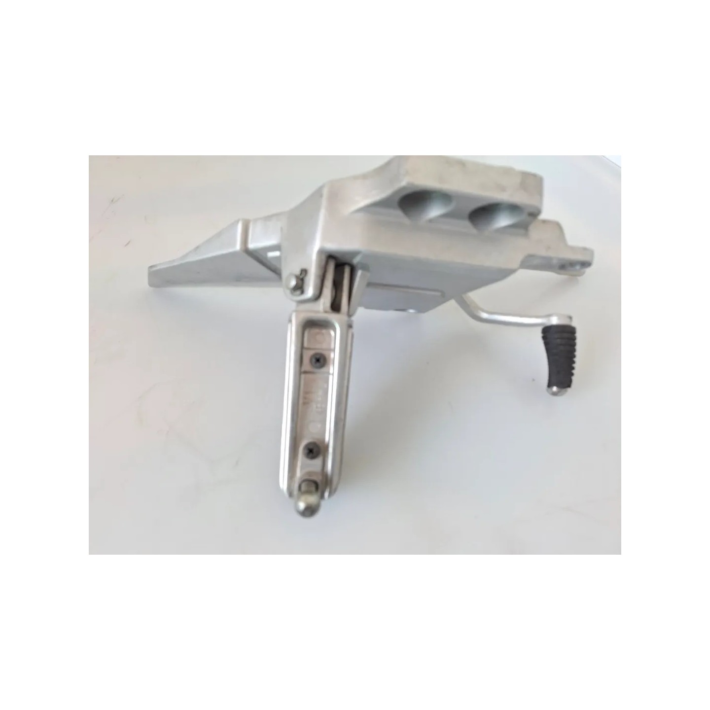 Supporto pedana appoggiapiede anteriore Yamaha FJR 1300 (16-) FJR 1300 AE Sinistro
