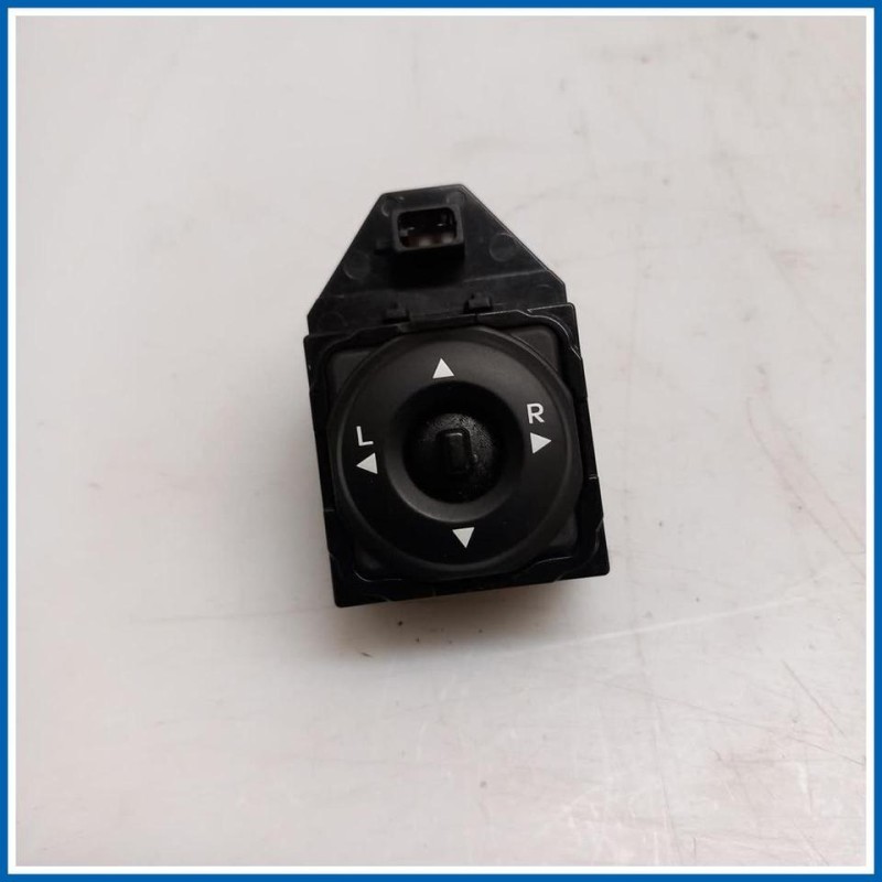 Interruttore regolazione specchio retrovisore est. sx. HYUNDAI ix20
