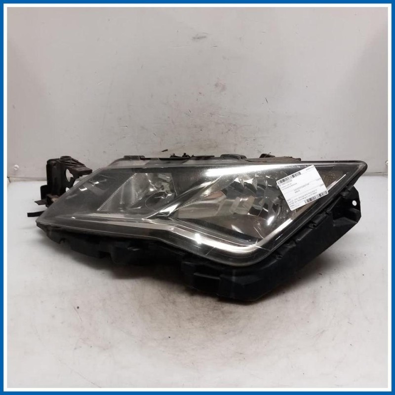 Proiettore ant. sx. SEAT Leon ST 5F8