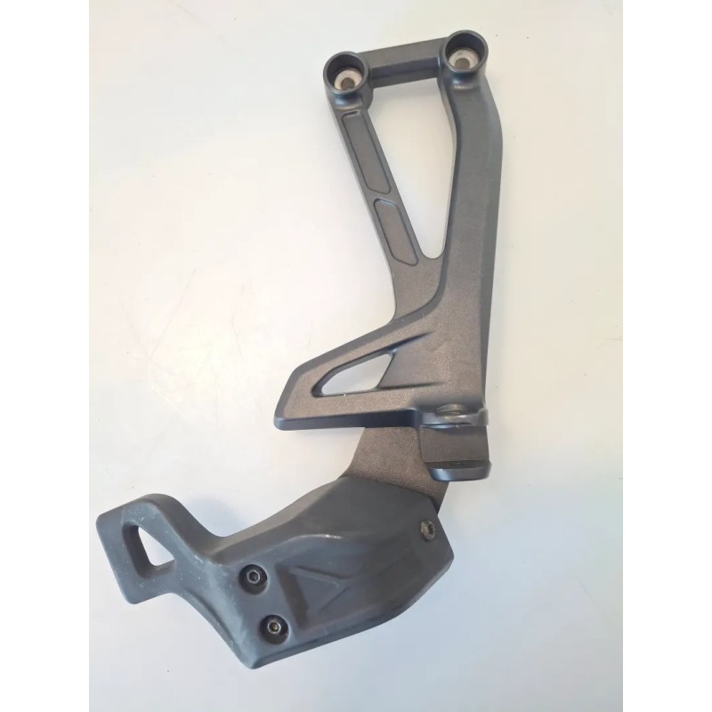 Supporto pedana appoggiapiede posteriore Yamaha Tracer 9 (E5) Tracer 9 Destro