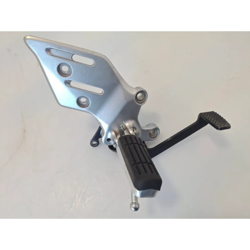 Supporto pedana appoggiapiede anteriore Yamaha Tracer 9 (E5) Tracer 9 Destro