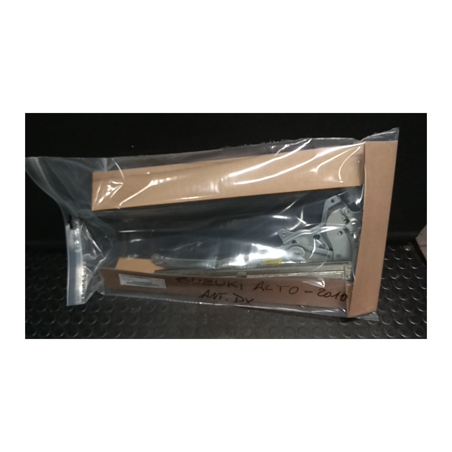 ALZACRISTALLO ELETTR. PORTA ANT. C/MOTORINO DX. 061 SUZUKI ALTO (03/09-) K10B 83401M68K10