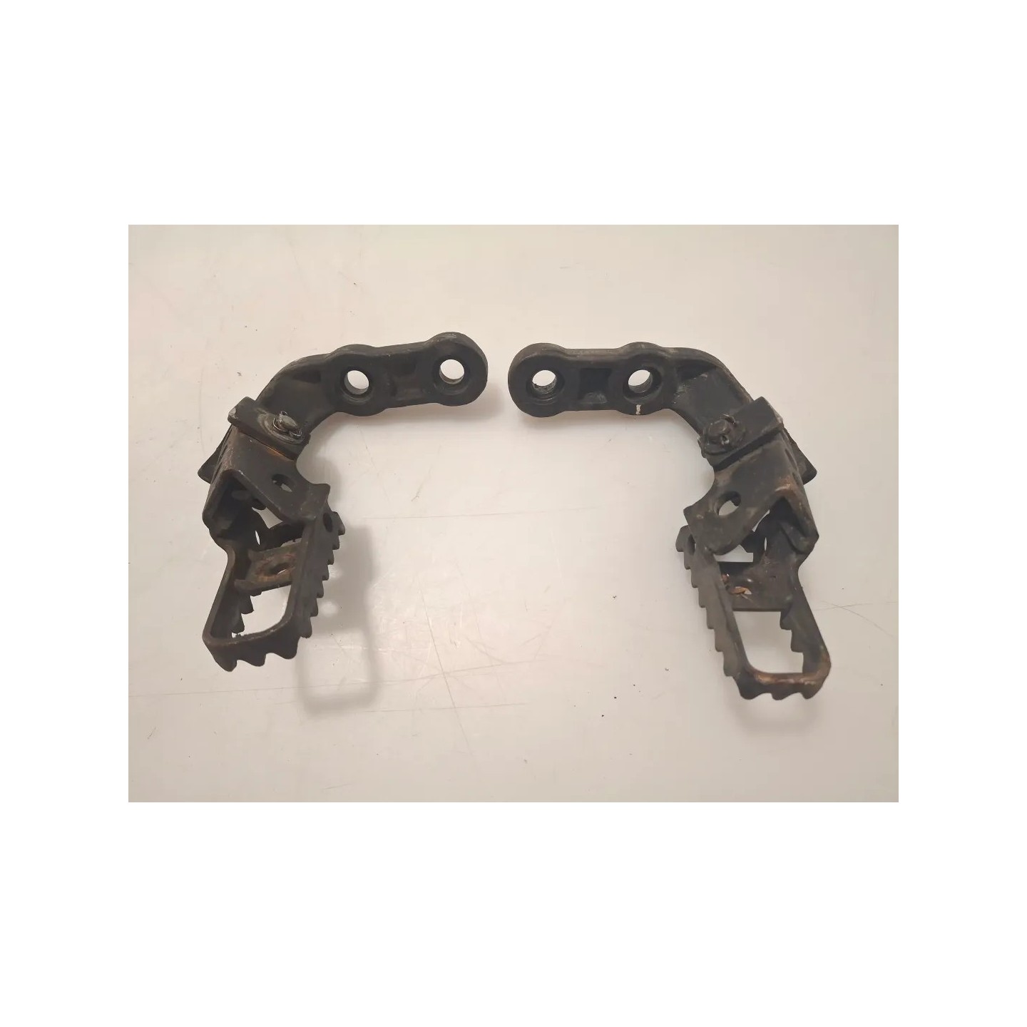 Piastra attacco pedana appoggiapiede anteriore Aprilia Pegaso 650 (01-04) Pegaso 650 