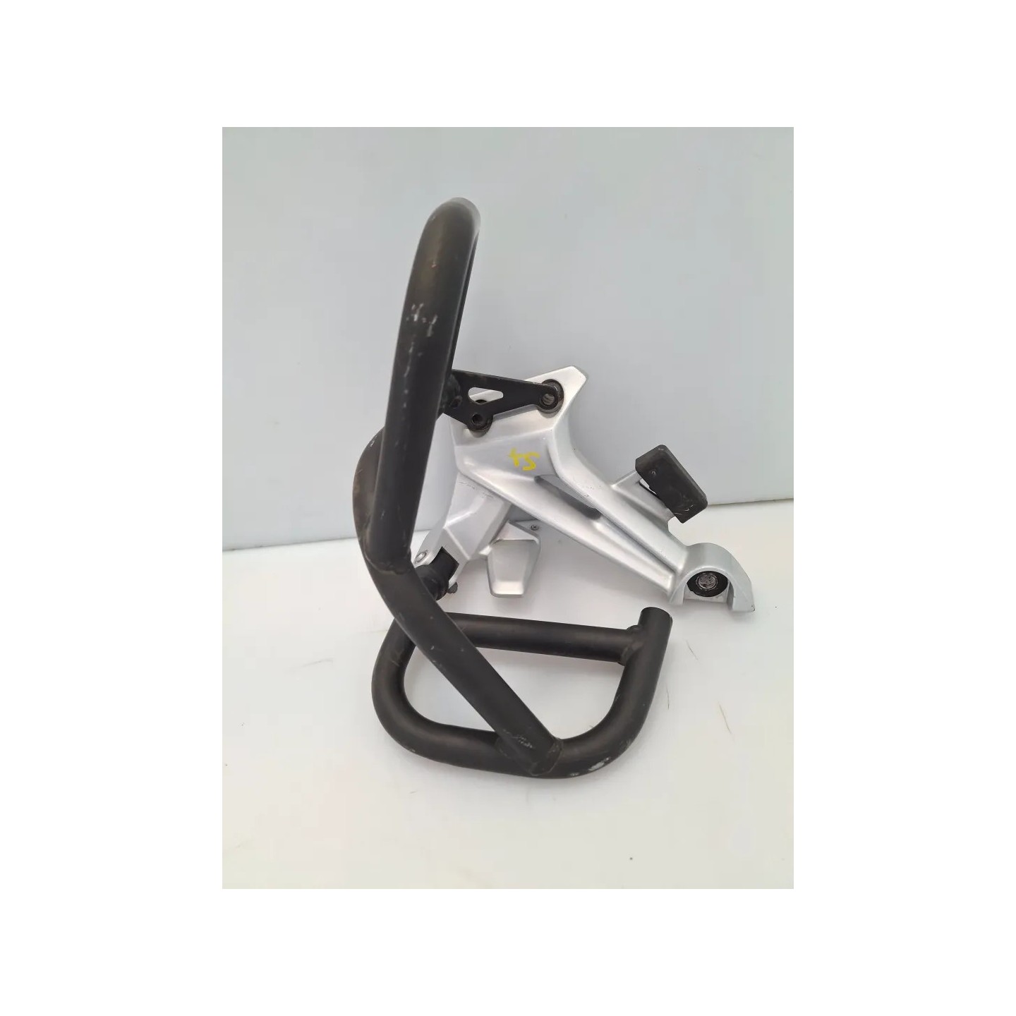 Supporto pedana appoggiapiede posteriore Yamaha FJR 1300 (16-) FJR 1300 AE Sinistro