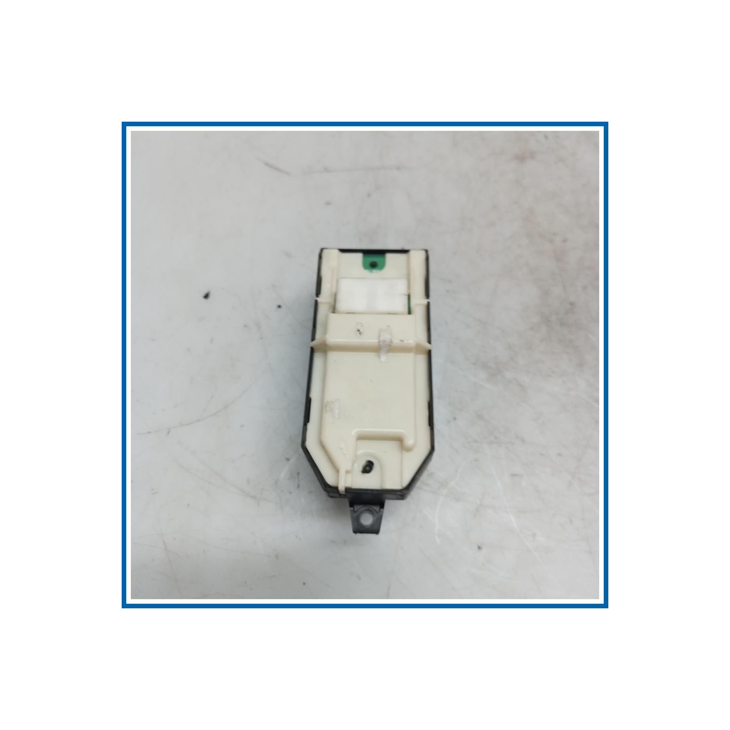 Interruttore alzacristalli ant. sx. TOYOTA iQ