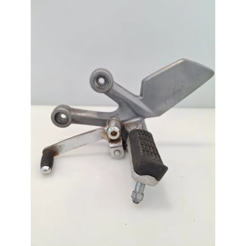 Supporto pedana appoggiapiede anteriore Sym SB 250 SB 250 Ni Sinistro