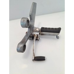 Supporto pedana appoggiapiede anteriore Sym SB 250 SB 250 Ni Sinistro