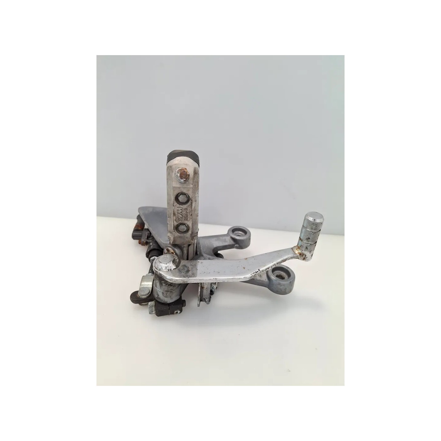Supporto pedana appoggiapiede anteriore Sym SB 250 SB 250 Ni Destro