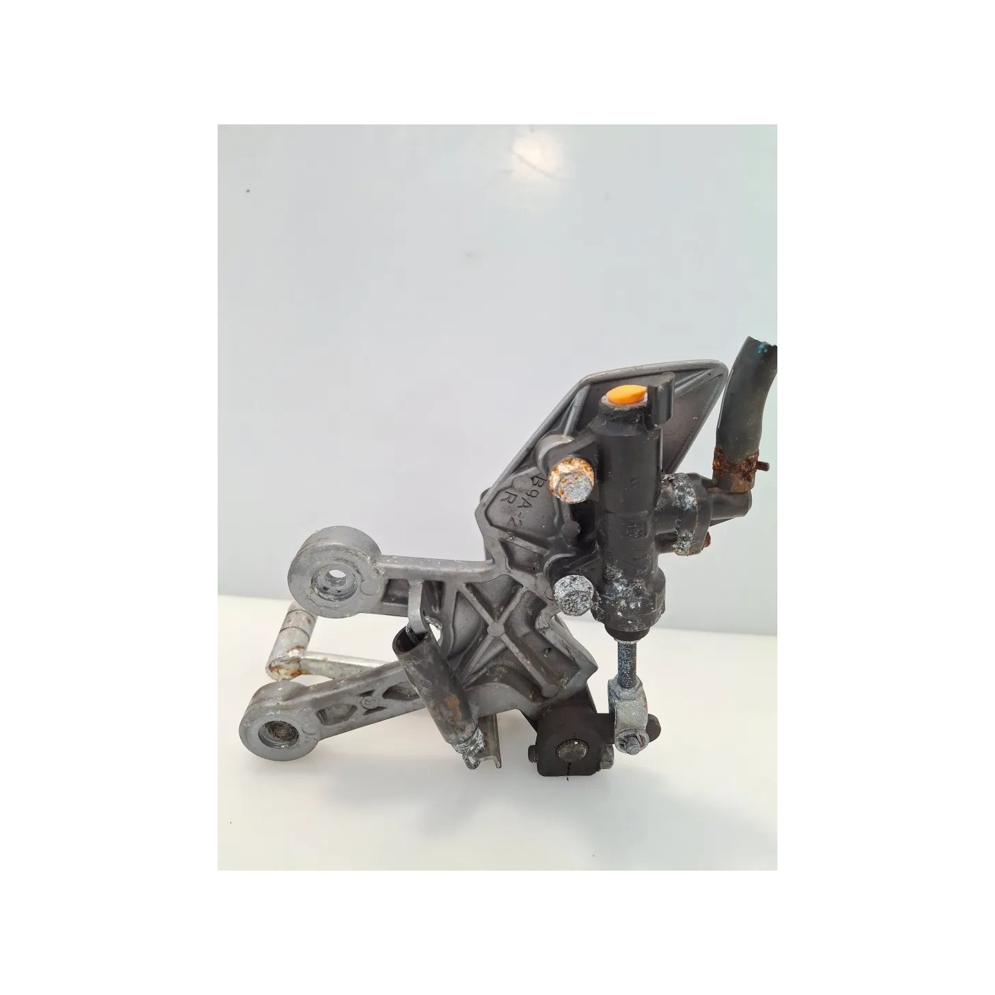 Supporto pedana appoggiapiede anteriore Sym SB 250 SB 250 Ni Destro