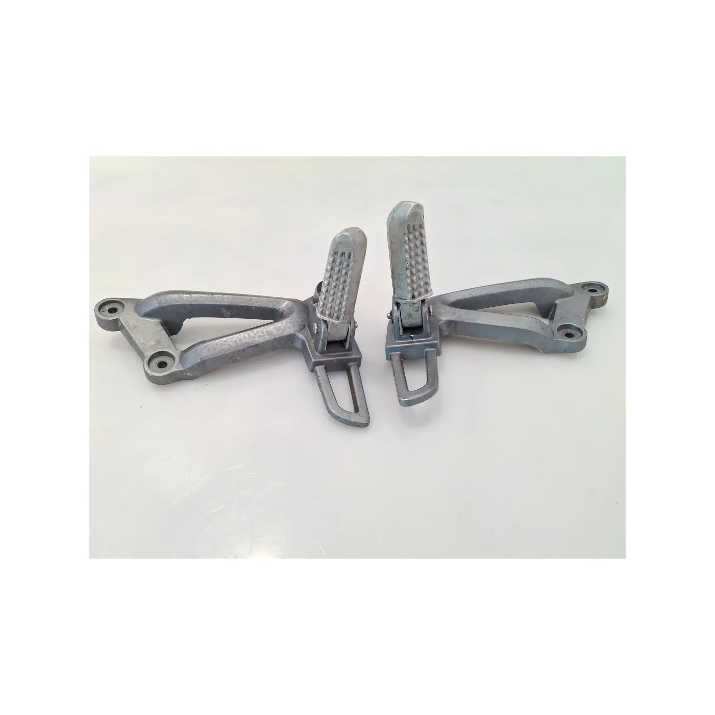Supporto pedana appoggiapiede posteriore Sym SB 250 SB 250 Ni 